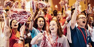 Students waving Alabama shakers